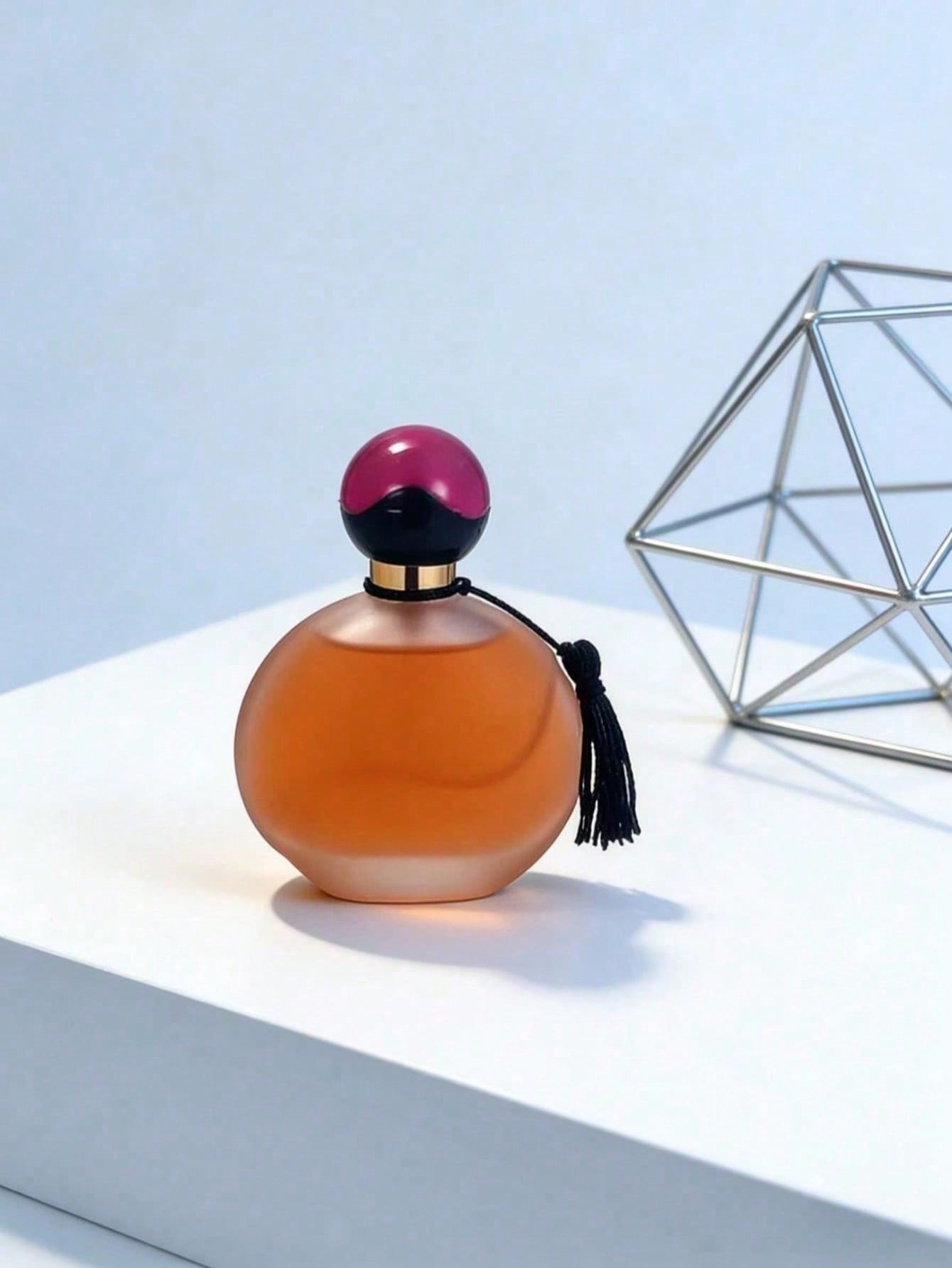 Vintage Tassel Round Cap Unise - Perfume Luxury Fragrance ulasan dan harga